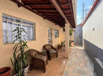 Casa · 180m² · 2 Quartos · 2 Vagas · Duas Casas À Venda No Centro de São Joaquim de Bicas – Excelente Oportunidade!