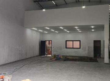 Comercial · 136m² · 3 Vagas · Galpão Para Aluguel 3 Vagas Curuçá - Santo André - Sp