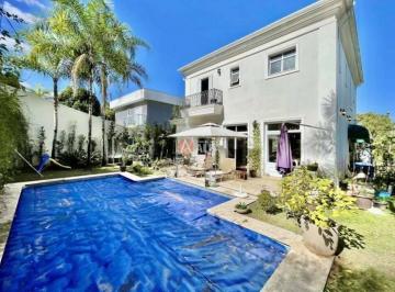 Casa · 268m² · 4 Quartos · Casa Em Pitas, Cotia/sp de 268 m² 4 Quartos À Venda por R$1.800.000