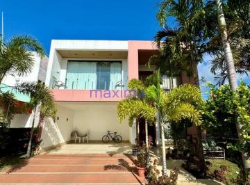 Casa · 275m² · 4 Quartos · 3 Vagas · Imoveis - Em Aruana