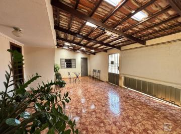 Casa · 325m² · 4 Quartos · 3 Vagas · Casa À Venda No Centro de Patos de Minas