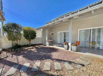 Casa · 339m² · 4 Quartos · 3 Vagas · Casa Em Fazenda, Itajaí/sc de 339 m² 4 Quartos À Venda por R$1.590.000ou Para Locação R$11.500
