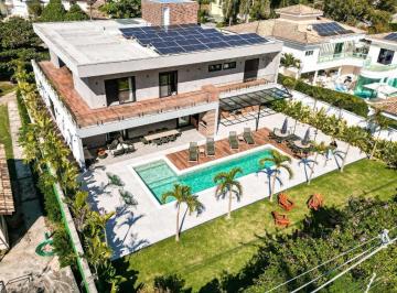 Casa · 720m² · 4 Quartos · 4 Vagas · Casa Em Vila Progresso, Niterói/rj de 720 m² 4 Quartos À Venda por R$5.990.000