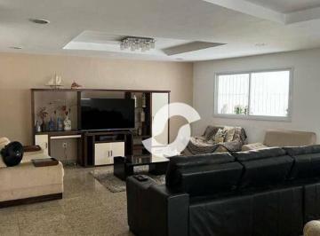 Casa · 510m² · 8 Quartos · 3 Vagas · Casa Em Icaraí, Niterói/rj de 510 m² 8 Quartos À Venda por R$1.200.000