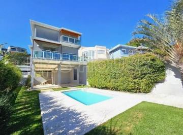 Casa · 400m² · 4 Quartos · 6 Vagas · Casa Para Venda Em Carapicuíba, Golf Gardens, 4 Dormitórios, 2 Suítes, 2 Banheiros, 6 Vagas