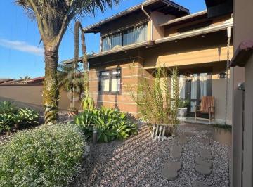 Casa · 210m² · 4 Quartos · 2 Vagas · Linda Casa de Alto Padrão de 4 Dormitórios