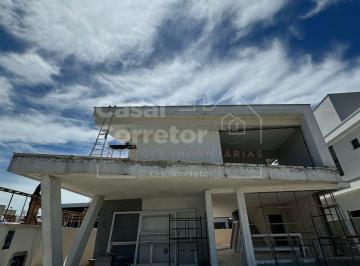 Casa · 252m² · 3 Quartos · 2 Vagas · Encantadora Casa de 3 Suítes Sendo 1 Suíte Master