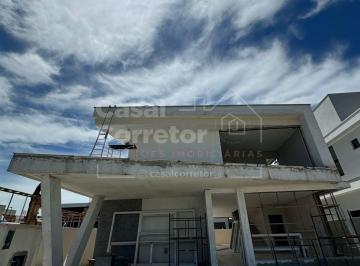 Casa · 252m² · 3 Quartos · 2 Vagas · Encantadora Casa de 3 Suítes Sendo 1 Suíte Master