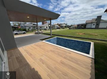 Casa · 3 Quartos · Casa À Venda No Bairro Zona Sul - Balneário Rincão/sc