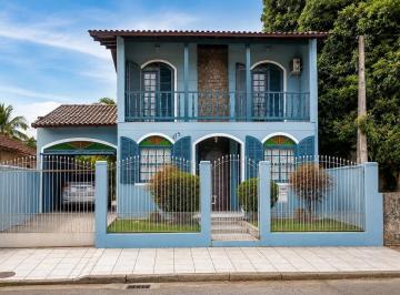 Casa · 360m² · 4 Quartos · 2 Vagas · Amplo Sobrado À Venda Em Barreiros, Em Excelente Localização.