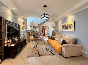 Casa · 198m² · 3 Quartos · 4 Vagas · Casa Na Vila Galvão - 3 Suítes E 4 Vagas!