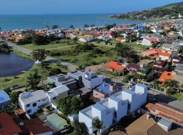 Casa · 103m² · 3 Quartos · 1 Vaga · Sobrado No Centro a 300 m Da Praia de Garopaba