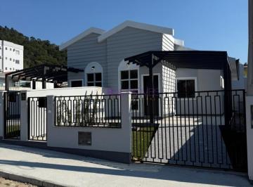 Casa · 80m² · 3 Quartos · 2 Vagas · Casa Em Biguaçu Com 3 Quartos