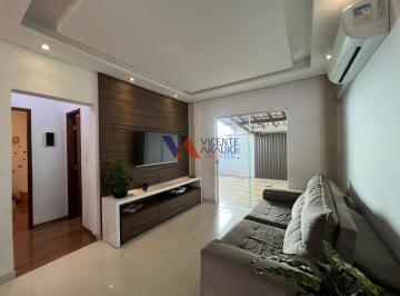 Sala de estar · Casa de 2 Quartos Suíte Com Closet + Espaço Gourmet Completo Com Sinuca E Quintal