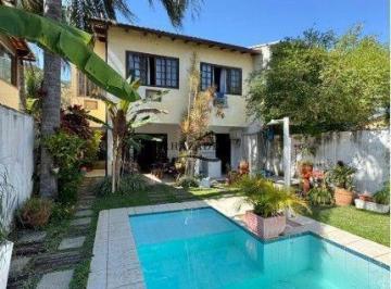 Casa · 225m² · 5 Quartos · 3 Vagas · Casa a Venda No Bairro Peixoto Na Região Oceânica de Niterói!