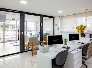 Comercial · 183m² · 3 Vagas · Clínica de Saúde Na Localização Mais Privilegiada de Anápolis