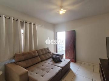Casa · 120m² · 3 Quartos · 2 Vagas · Casa Residencial Com 03 Quartos Sendo 01 Suíte Disponível Para Venda No Bairro Cidade Jardim Em Uber