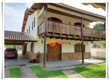 Casa · 400m² · 5 Quartos · 3 Vagas · Casa Em Jacaroá, Maricá/rj de 400 m² 5 Quartos À Venda por R$550.000