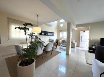 Casa · 244m² · 3 Quartos · 4 Vagas · Casa Em Chácara Canta Galo, Cotia/sp de 244 m² 3 Quartos À Venda por R$1.300.000