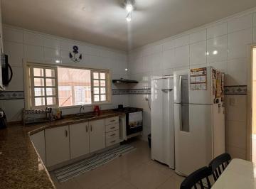 Casa · 375m² · 3 Quartos · 4 Vagas · Casa Em Jardim Coleginho, Jacareí/sp de 0 m² 3 Quartos À Venda por R$1.298.000