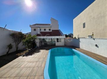 Casa · 284m² · 4 Quartos · 2 Vagas · Casa de 284 m² Com 4 Quartos Sendo 2 Suítes Em Coqueiros