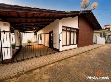 Casa · 114m² · 3 Quartos · 2 Vagas · Casa Com 3 Quartos No Bucarein Em Joinville