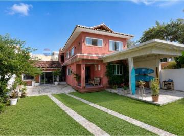 Casa · 170m² · 5 Quartos · 2 Vagas · À Venda: Oportunidade de Investimento! 2 Casas + 2 Apartamentos À 100 m Da Praia de Tucuns, Búzios