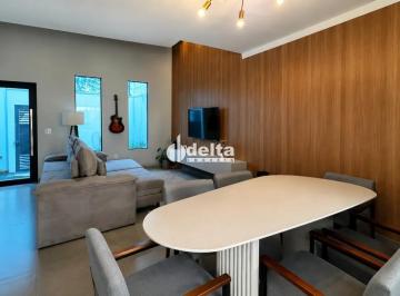 Casa · 130m² · 3 Quartos · 4 Vagas · Casa Com 3 Quartos Sendo 1 Suíte Disponível Para Venda No Bairro Jardim Botânico Em Uberlândia - Mg