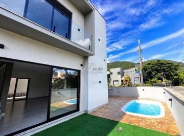 Casa · 180m² · 3 Quartos · 3 Vagas · Casa Com 3 Quartos, Itacorubi - Florianópolis