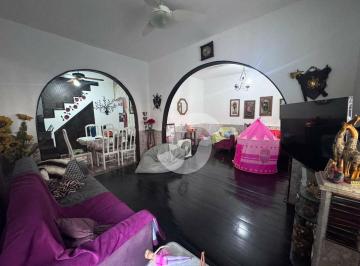 Casa · 450m² · 3 Quartos · 2 Vagas · Casa Em Santa Rosa, Niterói/rj de 450 m² 3 Quartos À Venda por R$780.000