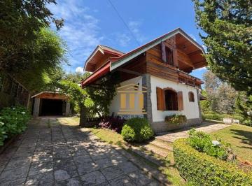 Casa · 650m² · 4 Quartos · 6 Vagas · Casa Em Vila Austríaca, Campos Do Jordão/sp de 650 m² 4 Quartos À Venda por R$3.180.000ou Para L