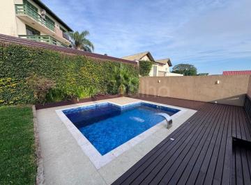 Casa · 154m² · 3 Quartos · 2 Vagas · Casa Residencial de 154 m² Com 3 Quartos Sendo 1 Suíte No Centro de Florianópolis