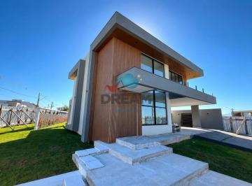 Casa · 230m² · 3 Quartos · 1 Vaga · Casa Em Viverde III, Rio Das Ostras/rj de 230 m² 3 Quartos À Venda por R$1.500.000
