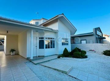Casa · 125m² · 3 Quartos · 3 Vagas · Casa No Centro de Palhoça Com 125,58 m²
