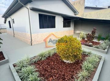 Casa · 158m² · 3 Quartos · 2 Vagas · Casa Com Amplo Terreno, Duas Cozinhas E Excelente Espaço Externo