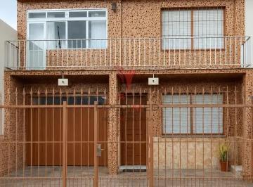 Notice: Undefined offset: 7 in /home/vivalisto/htdocs/vivalisto.com.br/src/flity/www2/__casamineira.php on line 547 · Pronto Para Morar No Centro: Sobrado de 3 Dorms, Suite E 2 Vagas