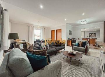Casa · 263m² · 3 Quartos · 6 Vagas · Casa Em Jardim Coleginho, Jacareí/sp de 263 m² 3 Quartos À Venda por R$1.390.000