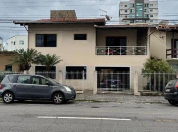 Casa · 238m² · 4 Quartos · 2 Vagas · Sobrado Em Vila Operária, Itajaí/sc de 238 m² 4 Quartos À Venda por R$1.400.000