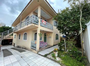 Casa · 193m² · 6 Quartos · 2 Vagas · Casa Em Capoeiras, Florianópolis/sc de 193 m² 6 Quartos À Venda por R$1.060.000