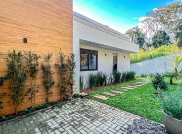 adecf62f-7ca9-4c96-bfa9-aa9404812700 · Casa Para Venda Em Cumbari Com 3 Quartos, Sendo 1 Suíte, 202 m²