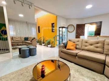 Casa · 208m² · 4 Quartos · 3 Vagas · Casa Em Candelária - Casa Padrão Em Candelária