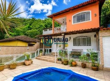 Casa · 198m² · 4 Quartos · 2 Vagas · Casa Em Fonseca, Niterói/rj de 198 m² 4 Quartos À Venda por R$520.000