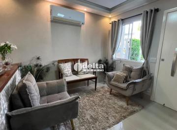 Casa · 194m² · 5 Quartos · 2 Vagas · Casa Com 5 Quartos Sendo 2 Suítes Disponível Para Venda No Bairro Gávea Em Uberlândia - Mg