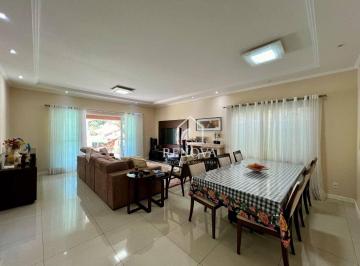Casa · 142m² · 3 Quartos · 5 Vagas · Casa Em Golfe, Teresópolis/rj de 142 m² 3 Quartos À Venda por R$1.290.000