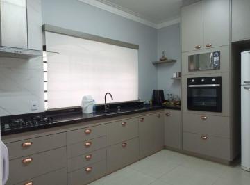 Casa · 263m² · 3 Quartos · 4 Vagas · Sobrado Em Icaray, Araçatuba/sp de 263 m² 3 Quartos À Venda por R$898.000
