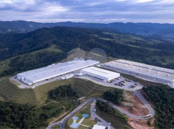 Comercial · 9305m² · 17 Vagas · Galpão / Depósito / Armazém Para Alugar Em Bairro Inválido de 9305.00 m² Com 17 Garagens