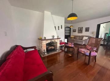 Casa · 182m² · 4 Quartos · 2 Vagas · Casa Em Ermitage, Teresópolis/rj de 182 m² 4 Quartos À Venda por R$850.000