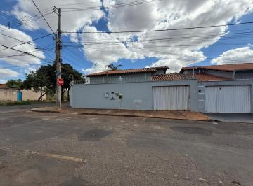 WhatsAppImage20260924at11120104.jpeg · Casa Para Venda Em Uberlândia/mg - 3 Dorm. 188 m² Área Útil