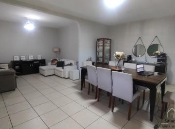 Casa · 192m² · 3 Quartos · 1 Vaga · Casa Em Jardim Brasília, Resende/rj de 192 m² 3 Quartos À Venda por R$850.000