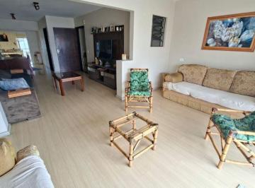Casa · 320m² · 4 Quartos · 4 Vagas · Sobrado Em Fazendinha, Curitiba/pr de 320 m² 4 Quartos À Venda por R$1.250.000